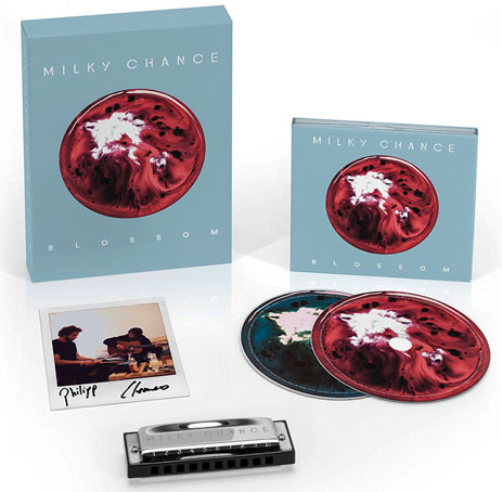 Milky-Chance-coffret-collector-edition-deluxe-Blossom-CD-Harmonica-polaroid