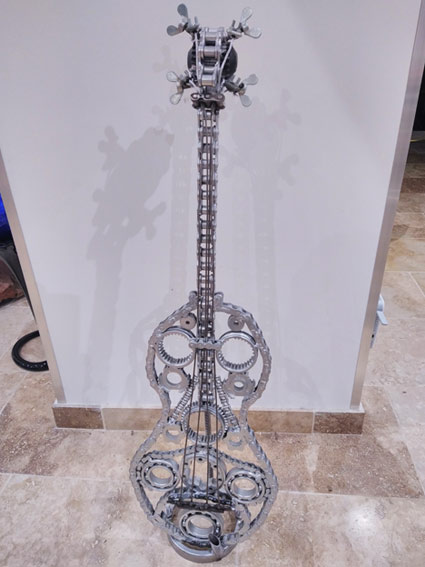 Guitare violon contrebasse en metal art oeuvre