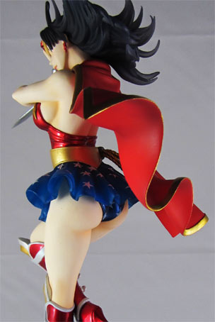 Wonder-Woman-figurine-Kotobukiya-Back-collector